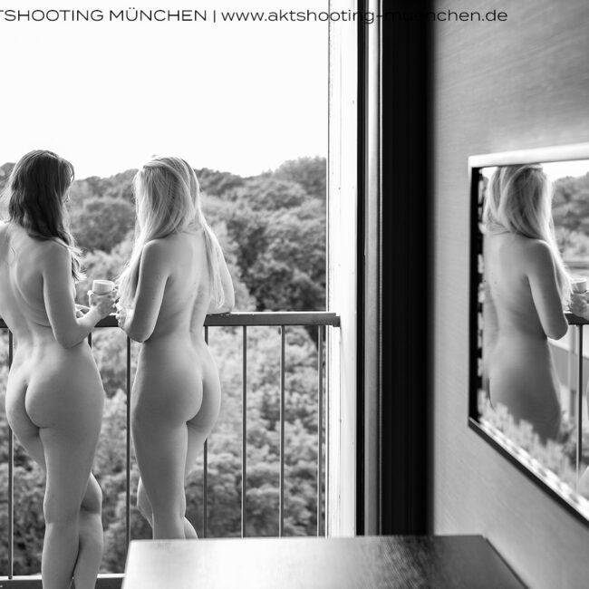 Paar Aktshooting für Frauen im Hotel mit Fotograf München