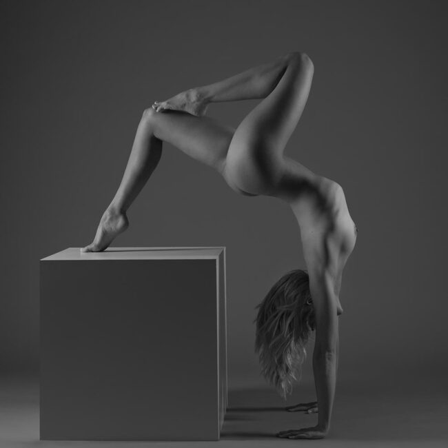Handstand Aktfoto München Fotostudio